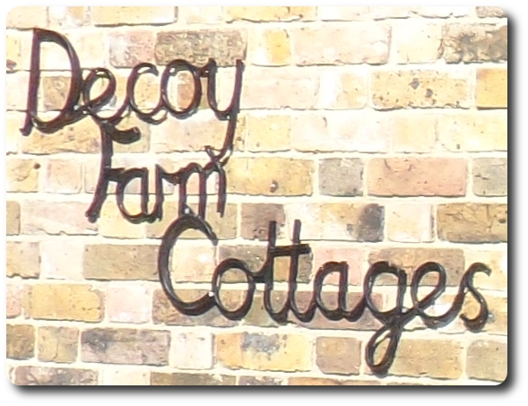 Decoy Farm Cottages Sign